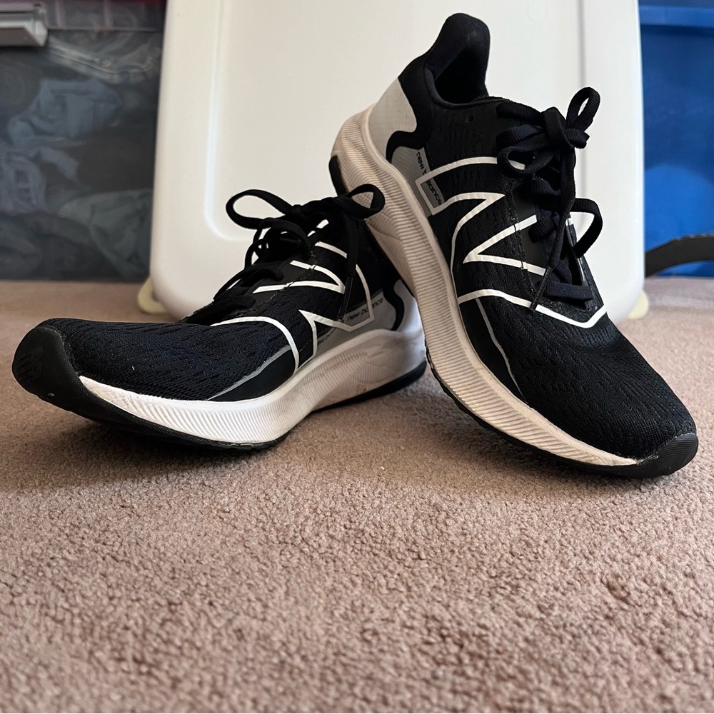 New Balance Fuelcell Propel V2 Women’s Running Shoes  Size 7.5